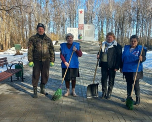на территории Ленинского поселения приступили к уборке общественных территорий - фото - 4
